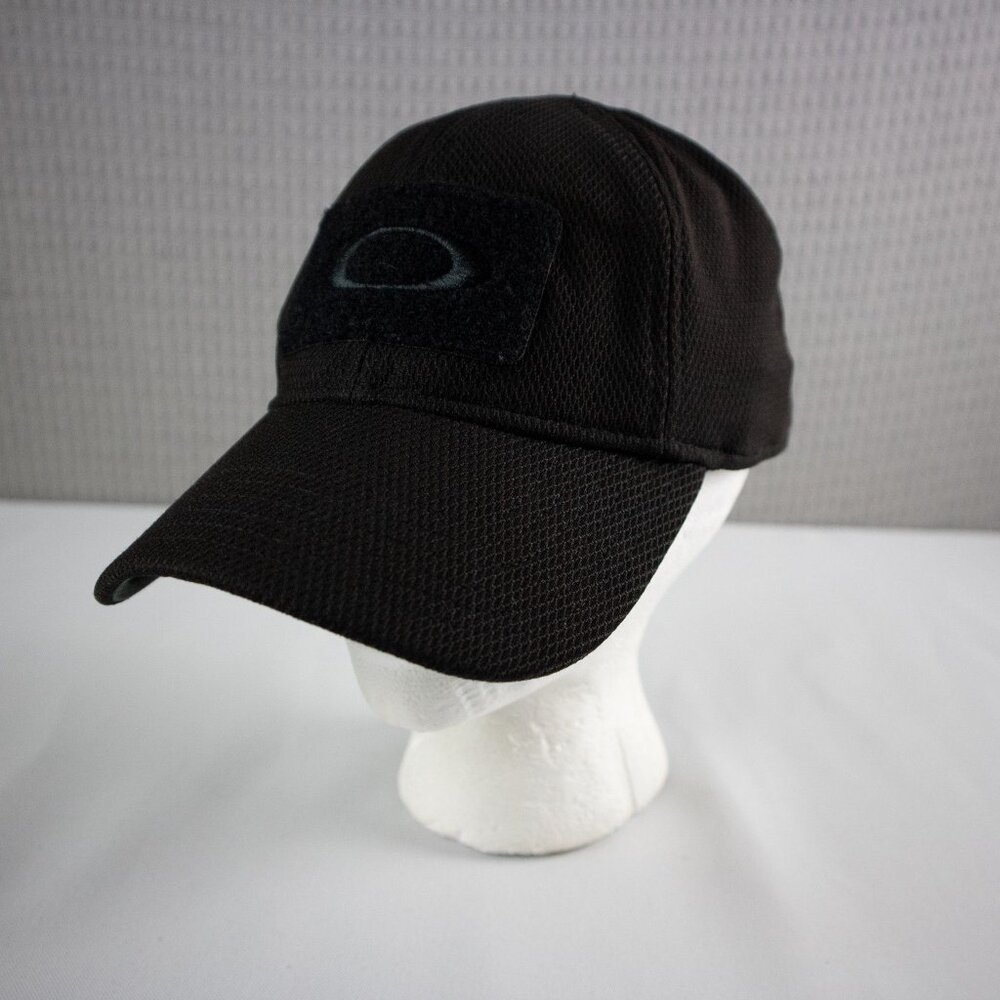 Oakley Mesh Fitted Cap Logo